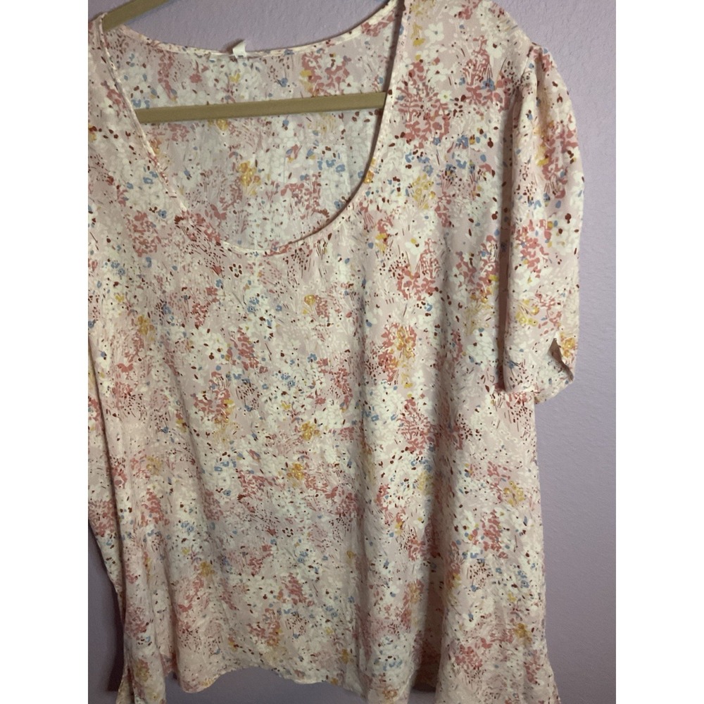 Maurices Pink Floral Print Top Short Sleeve Ruched Sleeves Size 2X New - Picture 2 of 3